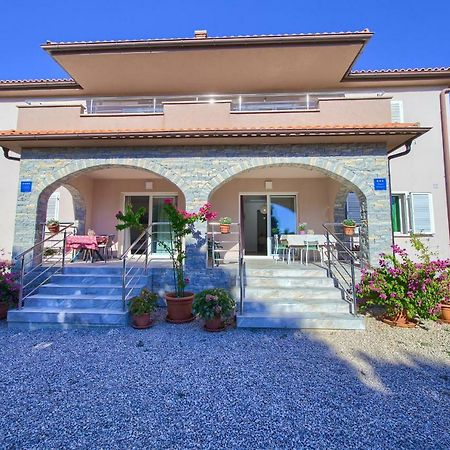 Stela Appartement Pinezići Buitenkant foto