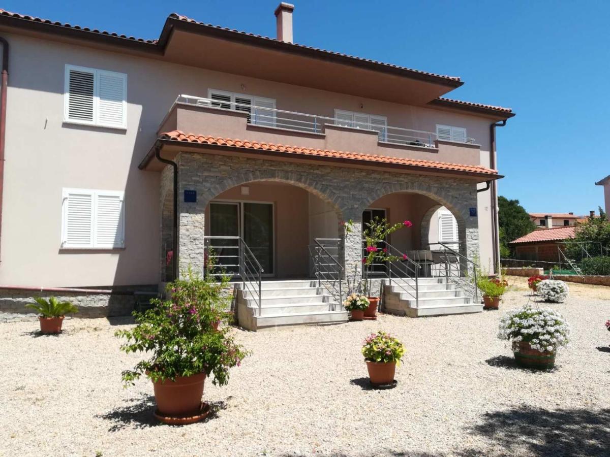 Stela Appartement Pinezići Buitenkant foto