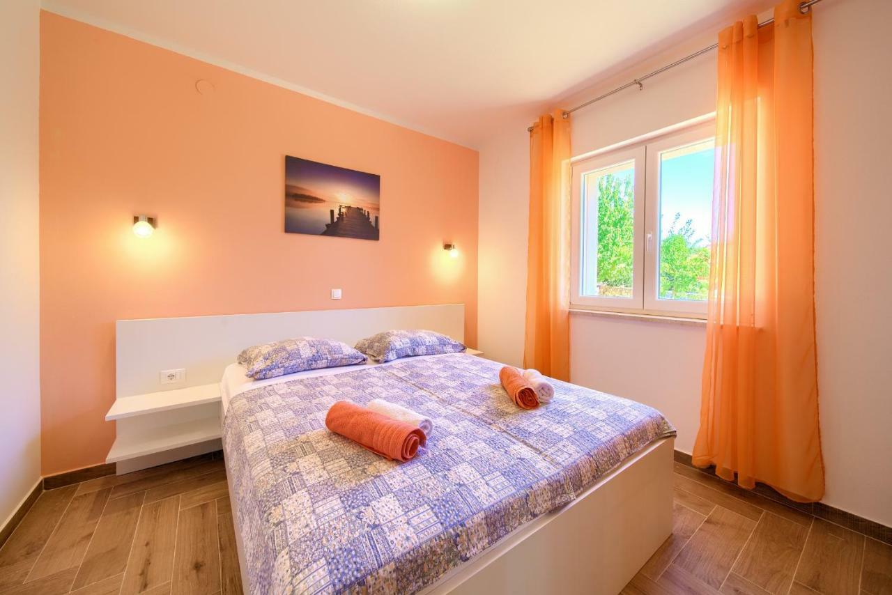 Stela Appartement Pinezići Buitenkant foto