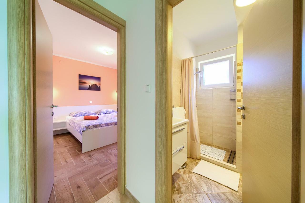 Stela Appartement Pinezići Buitenkant foto