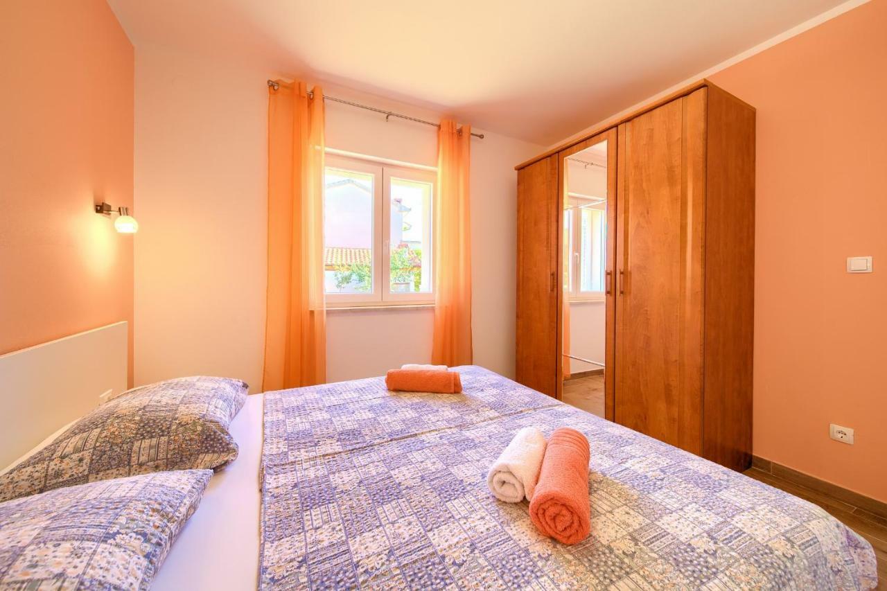 Stela Appartement Pinezići Buitenkant foto