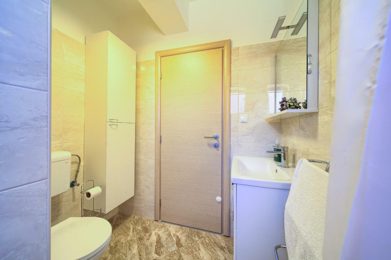 Stela Appartement Pinezići Buitenkant foto