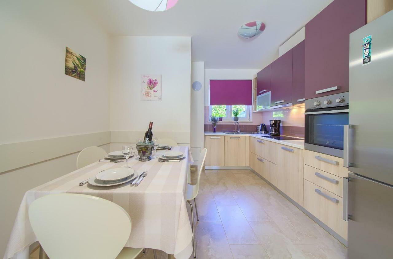 Stela Appartement Pinezići Buitenkant foto