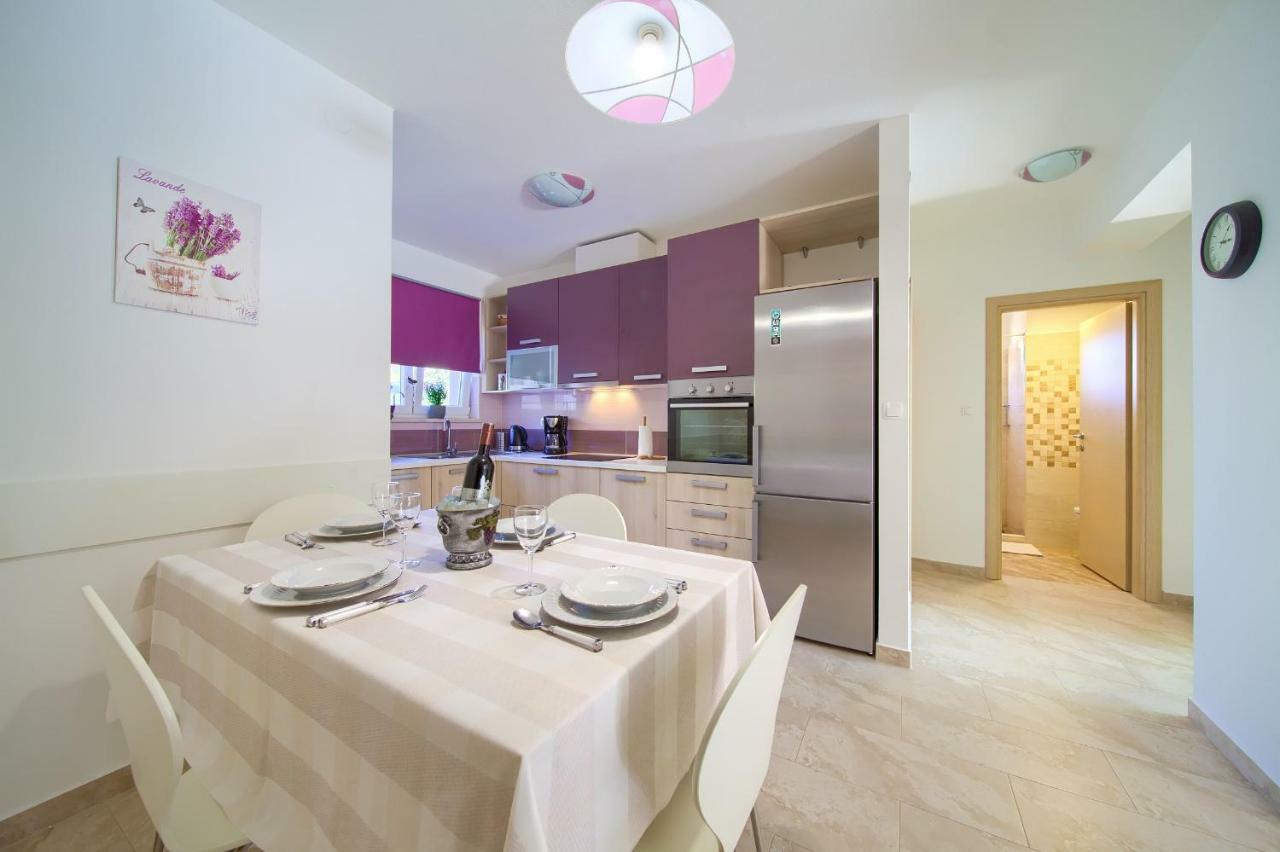 Stela Appartement Pinezići Buitenkant foto