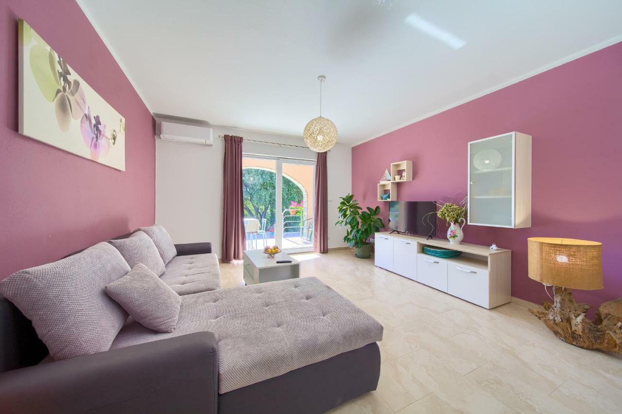 Stela Appartement Pinezići Buitenkant foto