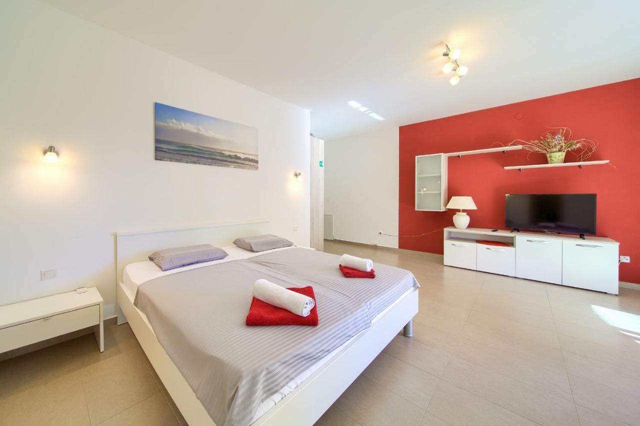 Stela Appartement Pinezići Buitenkant foto