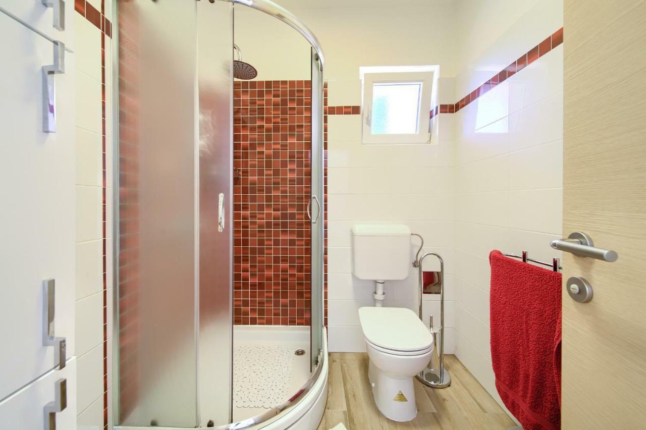 Stela Appartement Pinezići Buitenkant foto