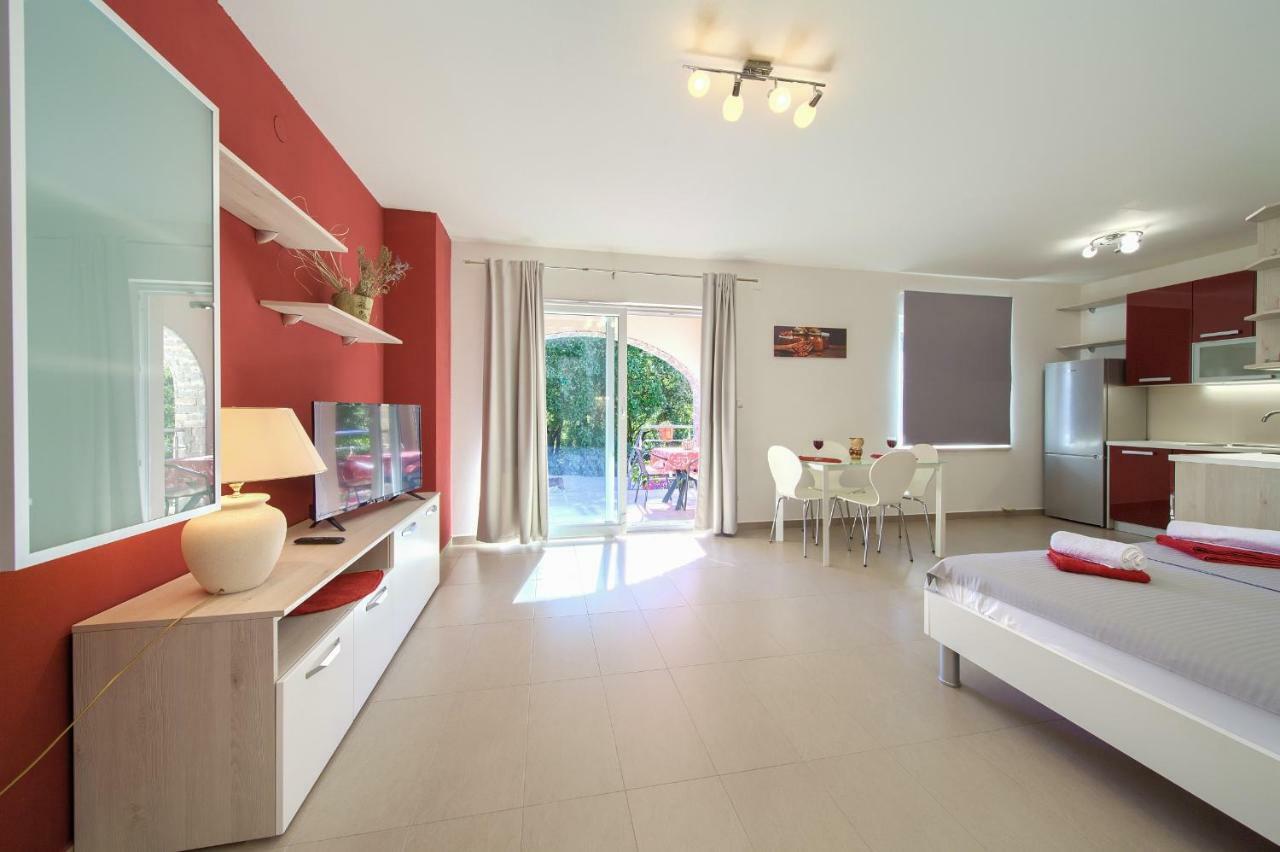 Stela Appartement Pinezići Buitenkant foto