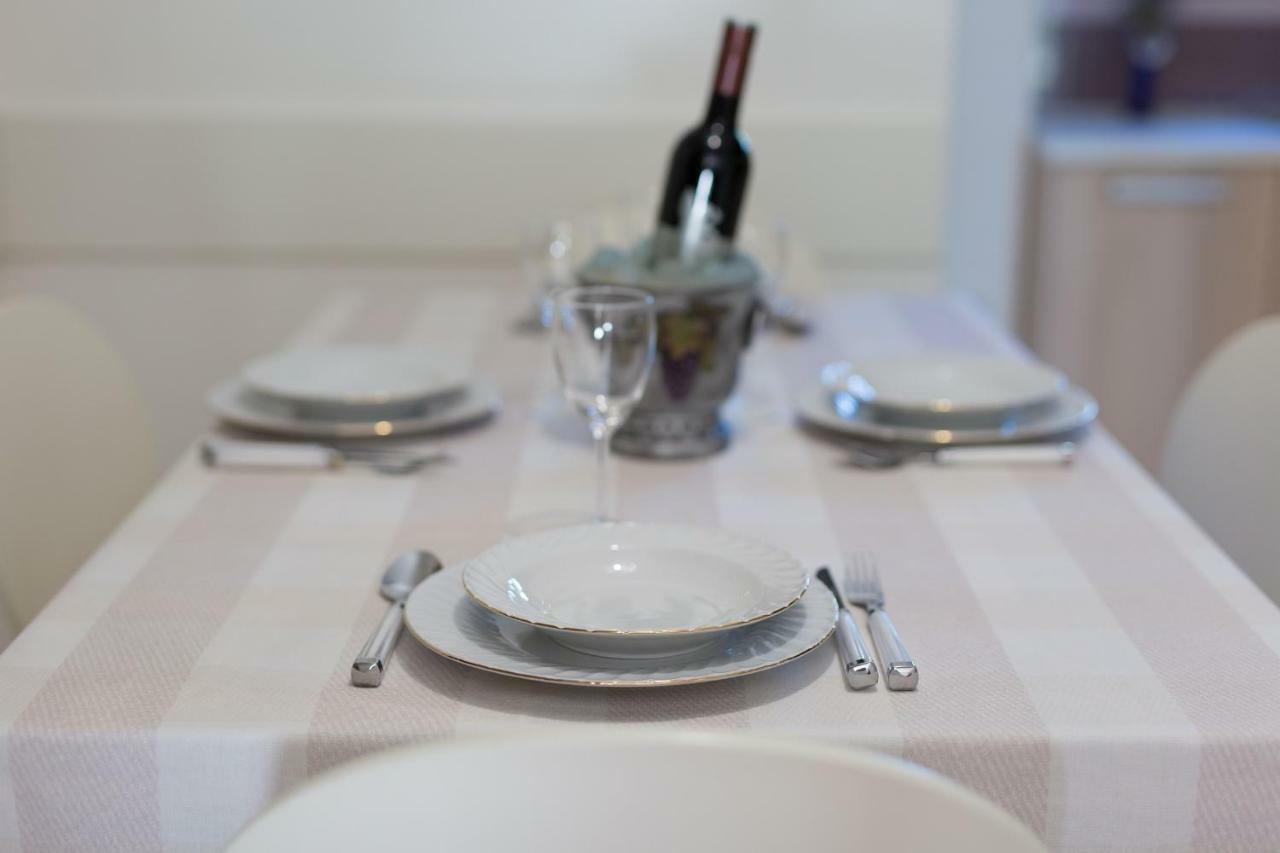 Stela Appartement Pinezići Buitenkant foto
